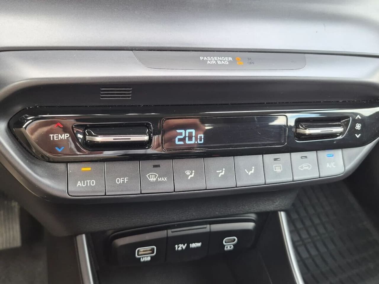 Hyundai i20 - zdjęcie 17