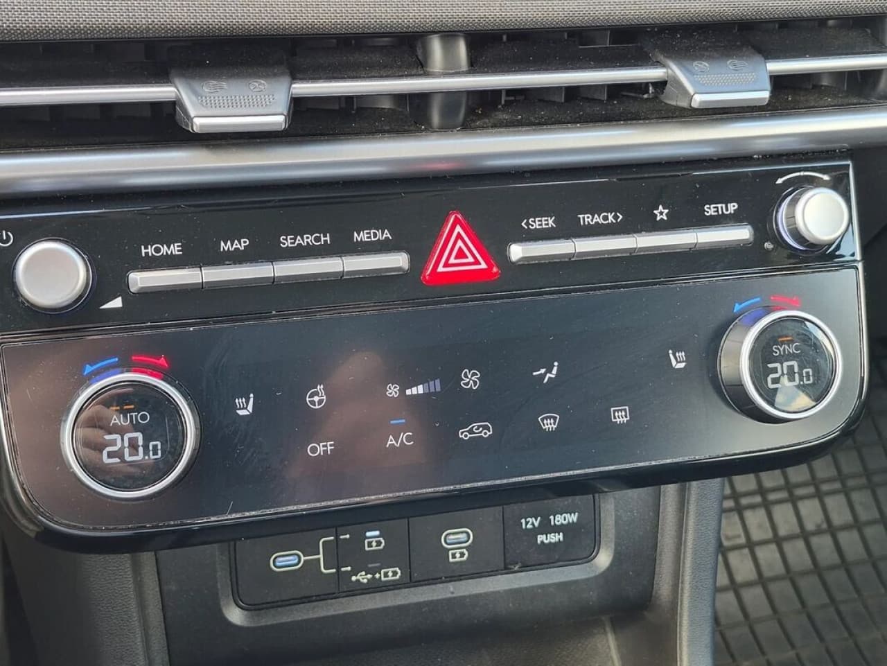 Hyundai Tucson - zdjęcie 19